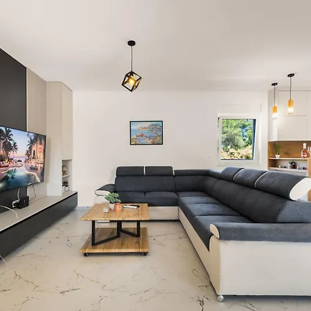 House Radovic With Pool Вир