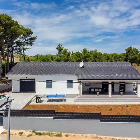 公寓 House Radovic With Pool