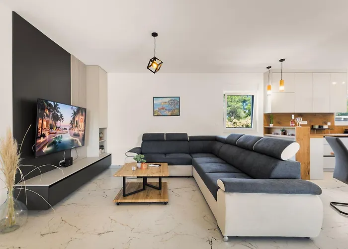 House Radovic With Pool 维尔