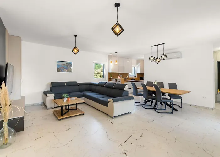 公寓 House Radovic With Pool
