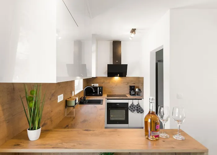 House Radovic With Pool Apartamento