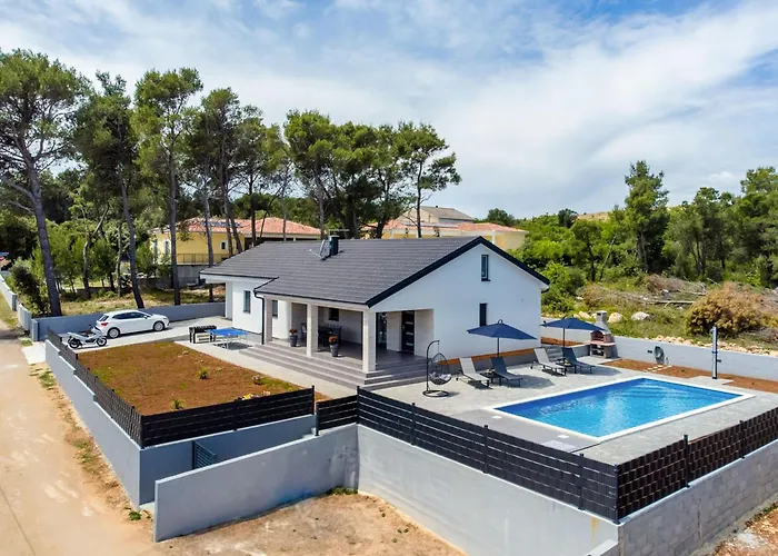 House Radovic With Pool * 维尔