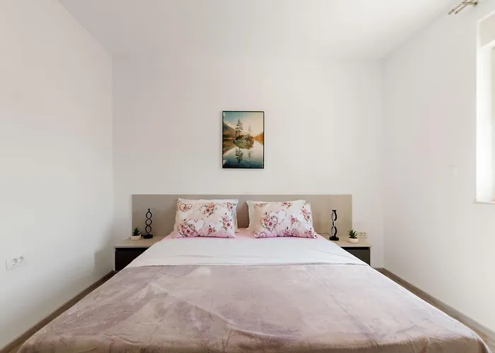 House Radovic With Pool Apartamento