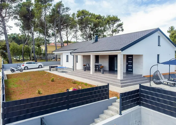 House Radovic With Pool
