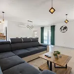 House Radovic With Pool Apartamento Vir