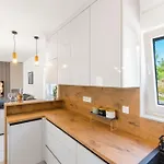 아파트 House Radovic With Pool