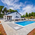 House Radovic With Pool Apartamento Vir