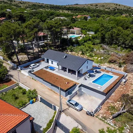 아파트 House Radovic With Pool *