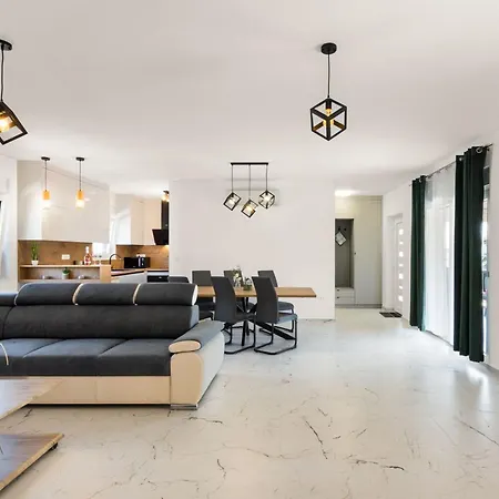 House Radovic With Pool Vir