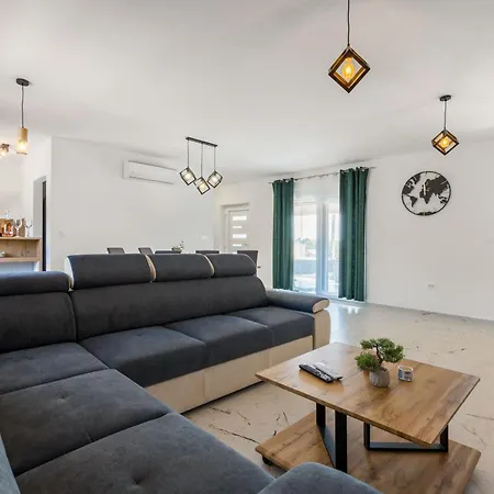 House Radovic With Pool Apartmán Vir