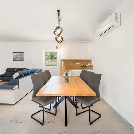 House Radovic With Pool Apartmán