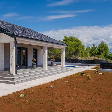 House Radovic With Pool Apartmán