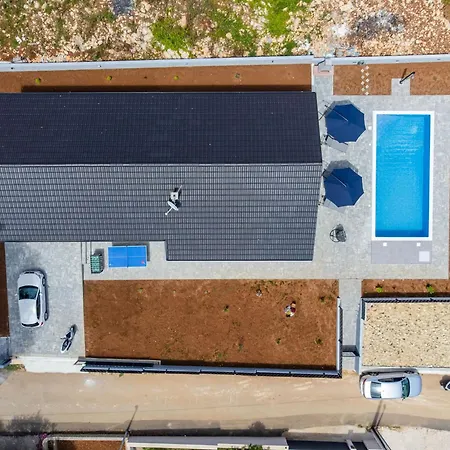 House Radovic With Pool 아파트 *