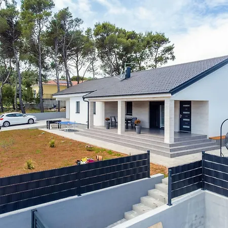 House Radovic With Pool