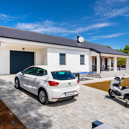 House Radovic With Pool Apartmán