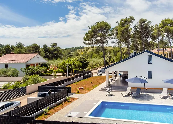 House Radovic With Pool Daire *