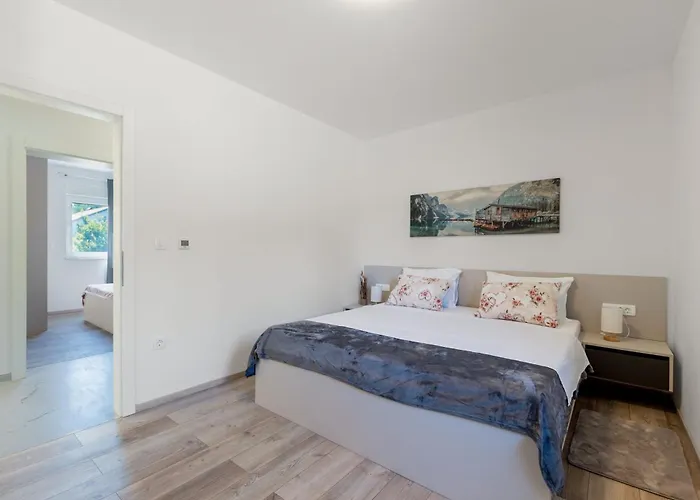 House Radovic With Pool Daire Vir